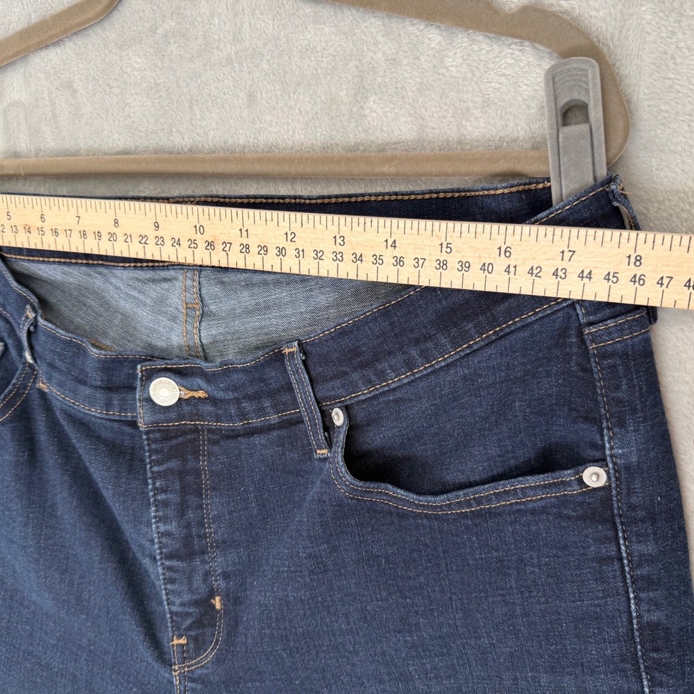 Levi's Classic Bermuda Denim Shorts Women's 18W Dark Wash Mid Rise - Picture 10 of 13